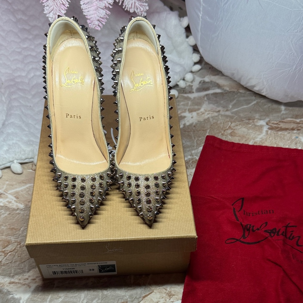 CHRISTIAN LOUBOUTIN RARE
Follies Spikes Pumps. Good condition